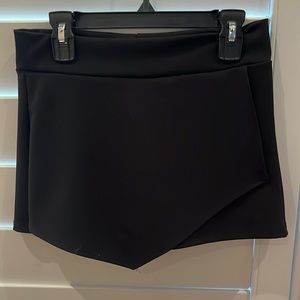 Black Skort